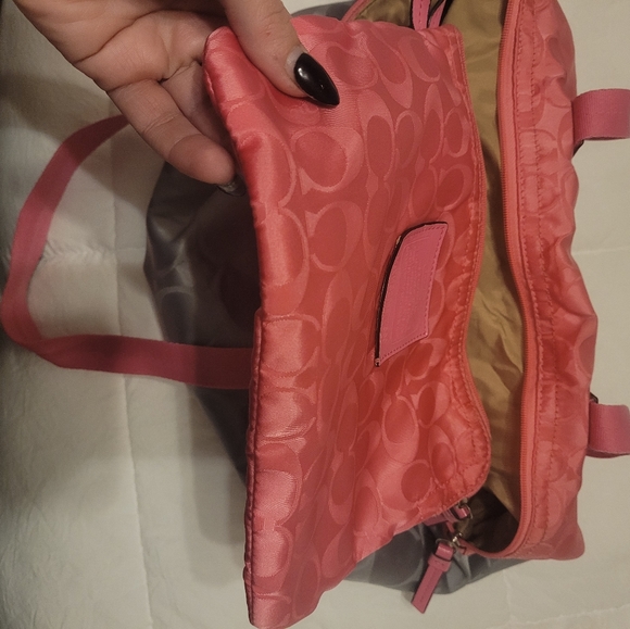 Coach signature Gray and Pink shoulder bag - Picture 5 of 7